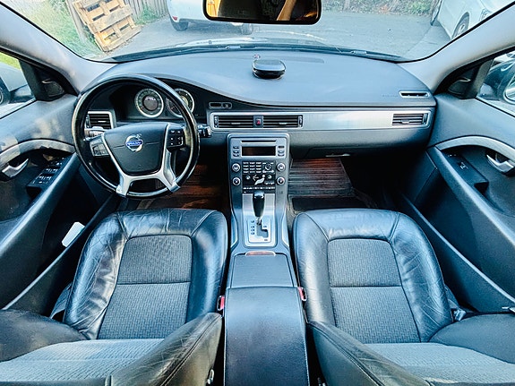Volvo V70 8 of 9