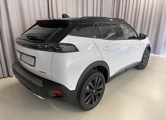 Peugeot 2008 2 of 8