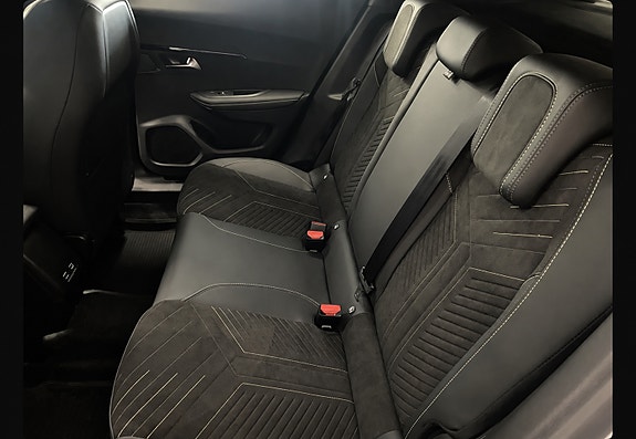 Peugeot 2008 5 of 8