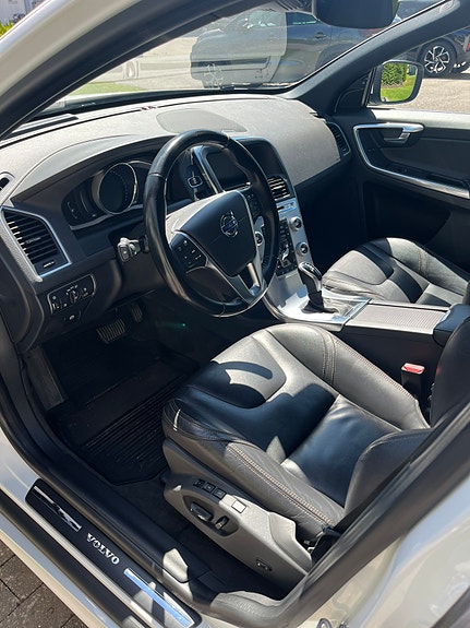 Volvo XC60 7 of 9