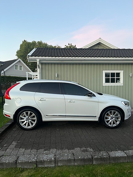 Volvo XC60 2 of 9