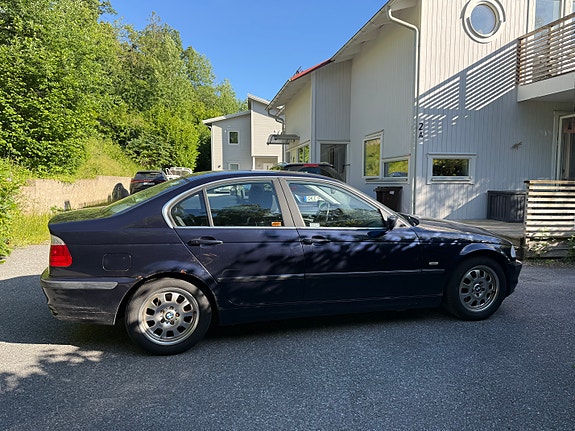 BMW 325i 4 of 11