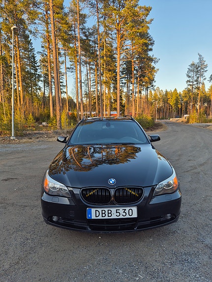 BMW 520d 2 of 5