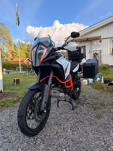 KTM 1290 Super Adventure 4 of 5