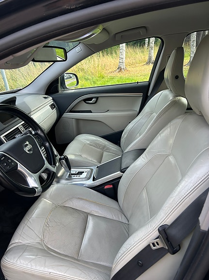 Volvo V70 4 of 6