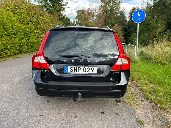Volvo V70 3 of 6