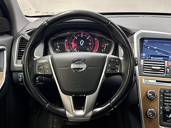 Volvo XC60 16 of 23