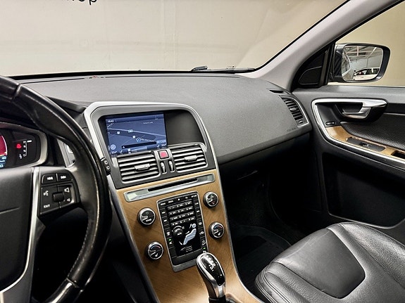 Volvo XC60 10 of 23