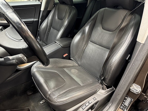 Volvo XC60 11 of 23