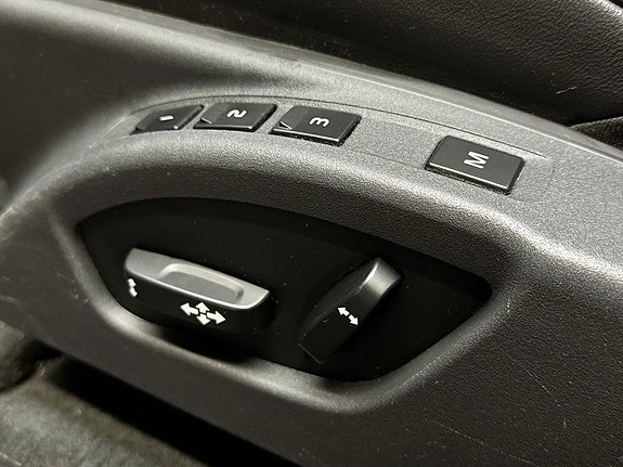 Volvo XC60 12 of 23