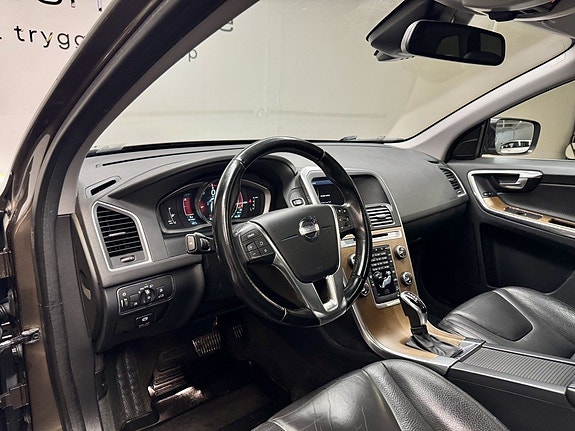 Volvo XC60 8 of 23