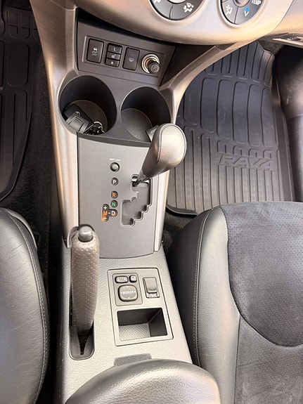 Toyota RAV4 13 of 21
