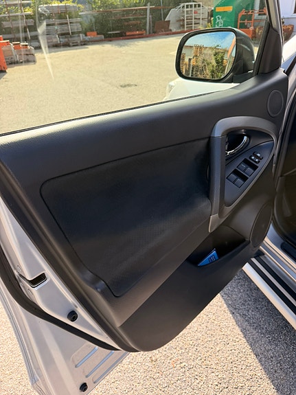 Toyota RAV4 18 of 21