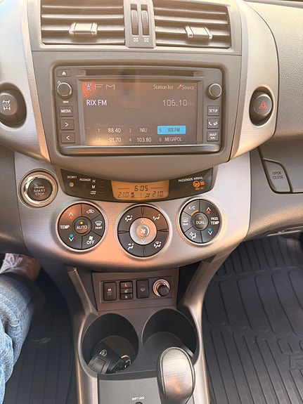 Toyota RAV4 10 of 21
