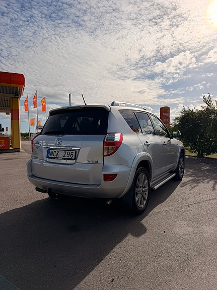 Toyota RAV4 3 of 21