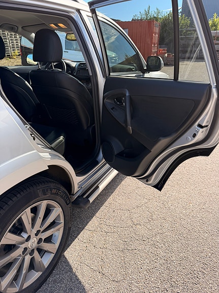 Toyota RAV4 20 of 21