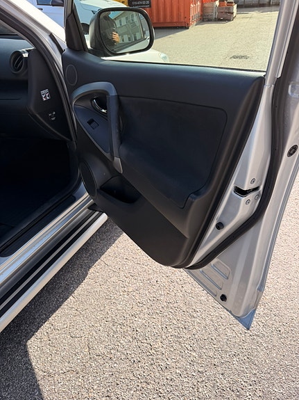 Toyota RAV4 19 of 21