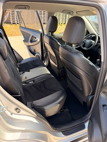 Toyota RAV4 17 of 21