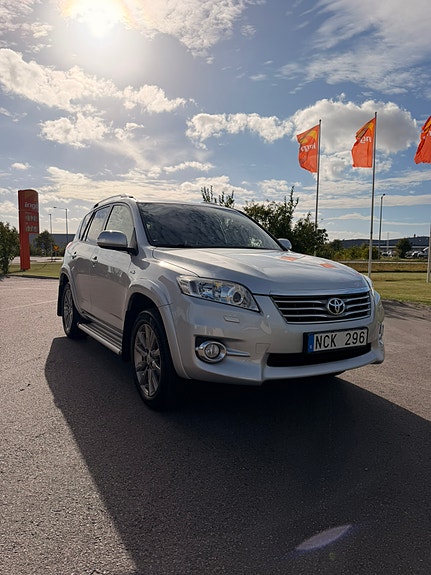 Toyota RAV4 7 of 21