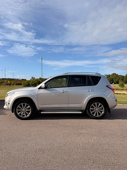 Toyota RAV4 5 of 21