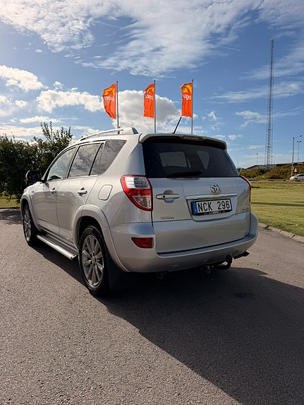 Toyota RAV4 2 of 21