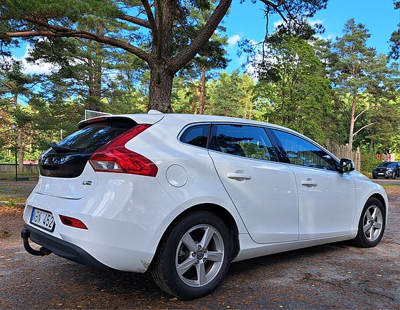 Volvo V40 3 of 9