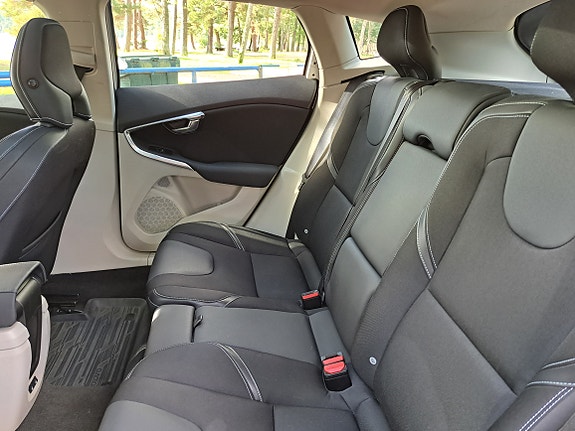 Volvo V40 7 of 9
