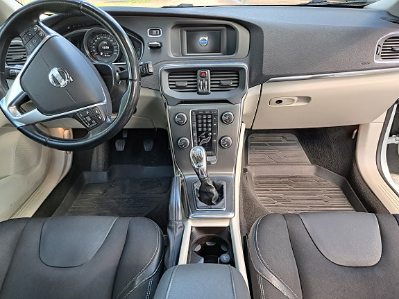 Volvo V40 6 of 9