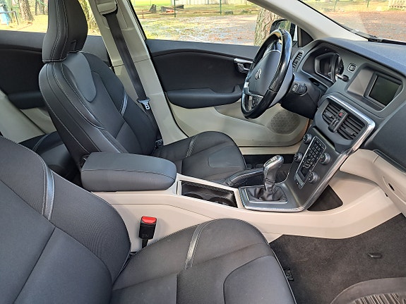 Volvo V40 5 of 9