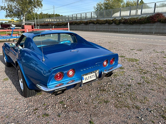 Chevrolet Corvette 4 of 8