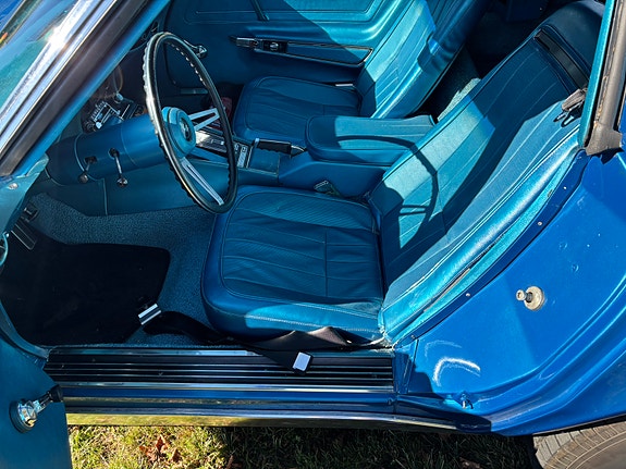 Chevrolet Corvette 2 of 8