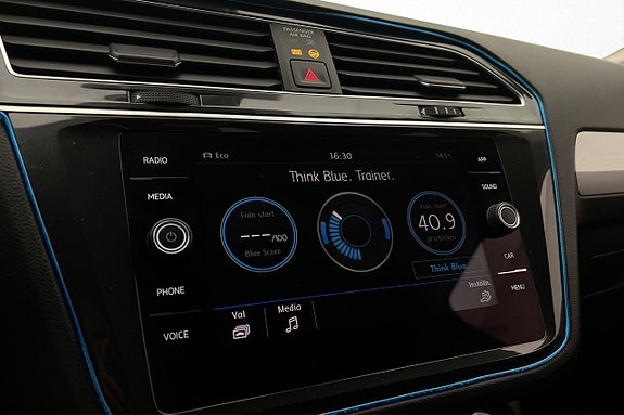 Volkswagen Tiguan 16 of 26