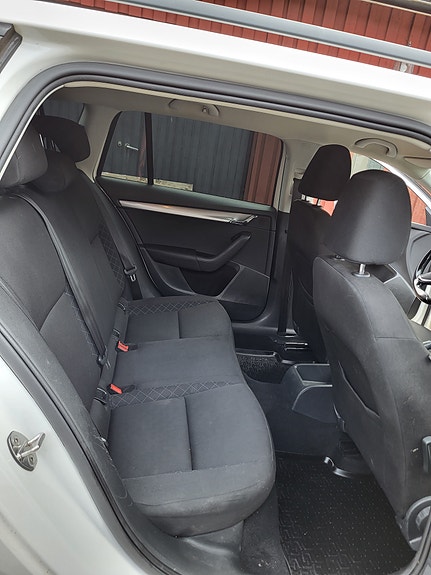 Skoda Octavia 5 of 9