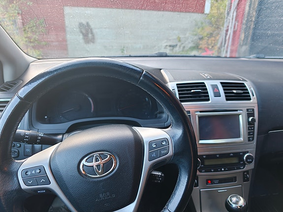 Toyota Avensis 7 of 9