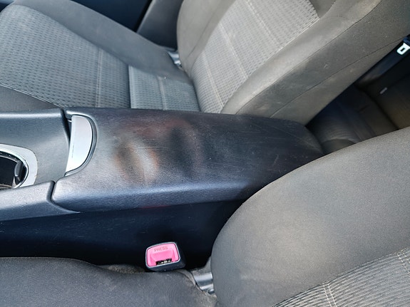 Toyota Avensis 8 of 9