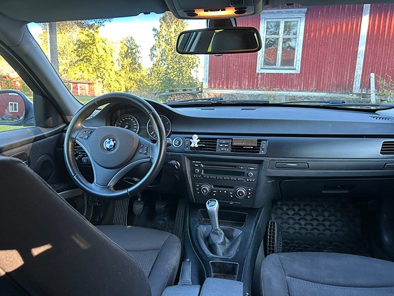 BMW 318d 6 of 7
