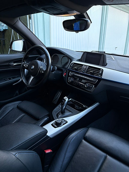 BMW 118i 4 of 7