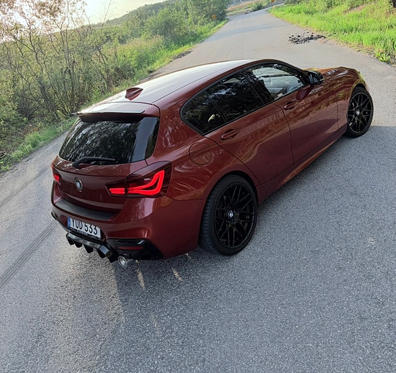 BMW 118i 2 of 7