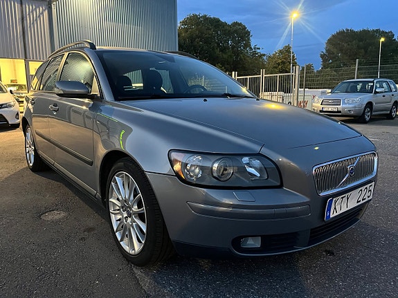 Volvo V50 4 of 26