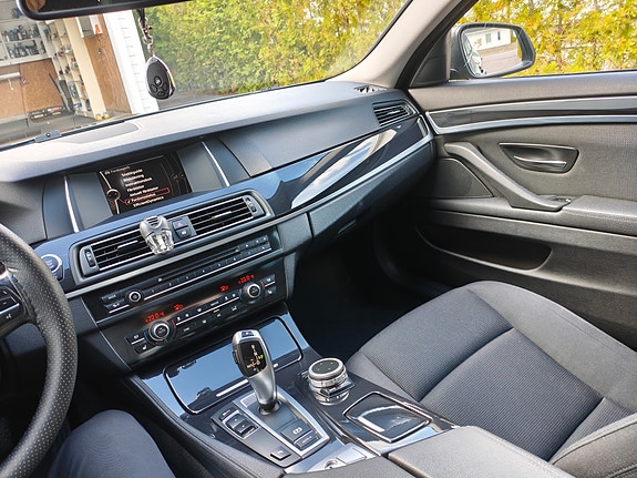 BMW 520d 4 of 5