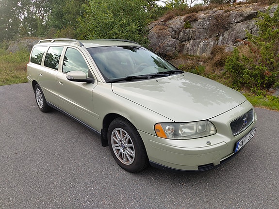 Volvo V70 2 of 8