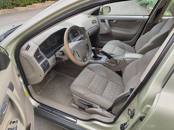 Volvo V70 6 of 8