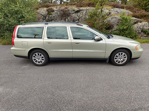Volvo V70 3 of 8