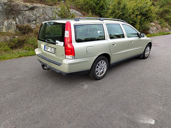 Volvo V70 4 of 8