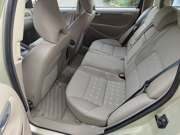 Volvo V70 7 of 8