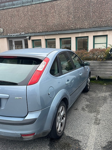 Ford Focus 2 of 9