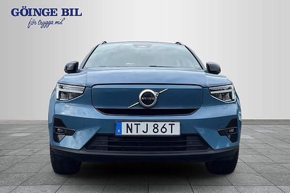 Volvo XC40 3 of 18