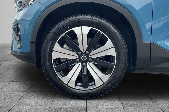 Volvo XC40 8 of 18