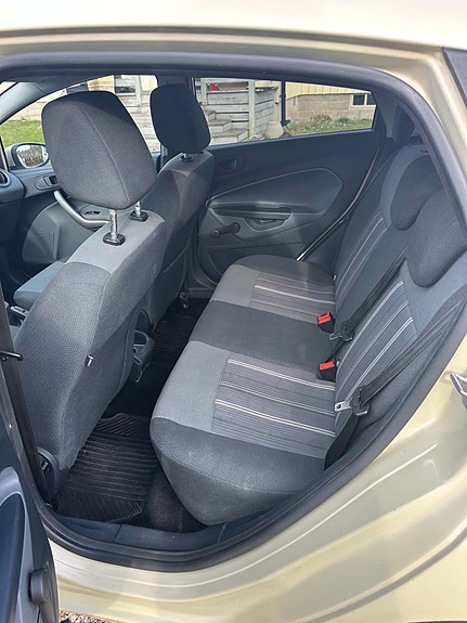 Ford Fiesta 6 of 8
