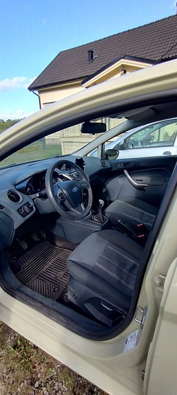 Ford Fiesta 4 of 8